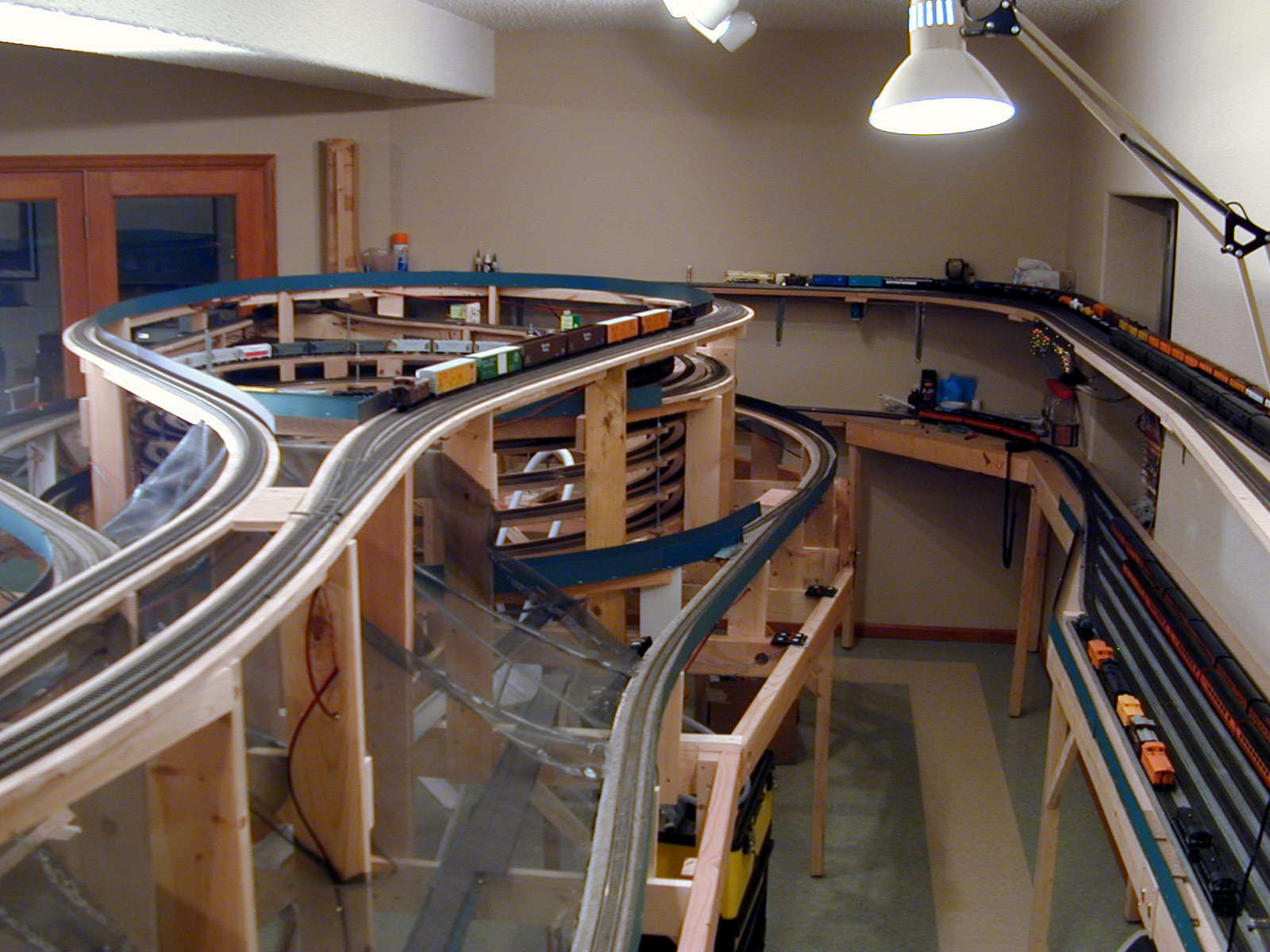 Model Railroad Layout Construction Photos of SP's Cascade Crossing Helix